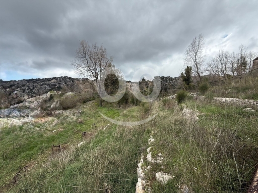 A 960 m2 land for sale in Wata el joz — 2