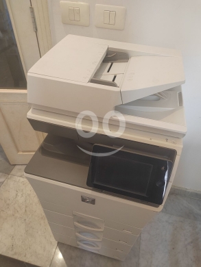 Computers Parts & Software Accessories dans Zouk Mosbeh - Sharp Photocopier colored excellent Condition