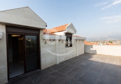 شقة دوبلكس 290م مع روف ومطل كاشف في الكورة | 290sqm Duplex with Roof & View in Koura