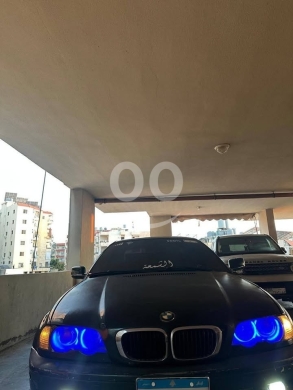 BMW dans Beyrouth - BMW 323 موديل 2000