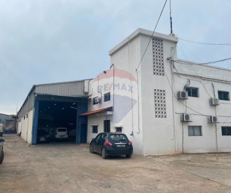 R9-3776 Investment Opportunity: Land + Warehouse + Office Building in Aalayفرصة است… — 2