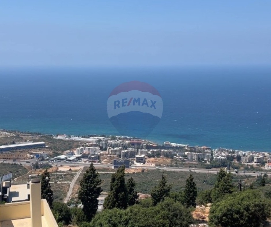 Villas for sale in Deddeh - R9-3781 Villa for Sale in Deddeh &ndash; Koura, 1,600 m&sup2; Building, 1,000 m&sup2; Landفيلا للبيع في دده الكورة &ndash; مساحة بناء 1,600 م&sup2;، أرض 1,000 م&sup2;، إطلالة بانورامية بحرية وجبلية