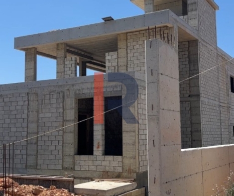 R9-3781 Villa for Sale in Deddeh – Koura, 1,600 m² Building, 1,000 m² Land — 4