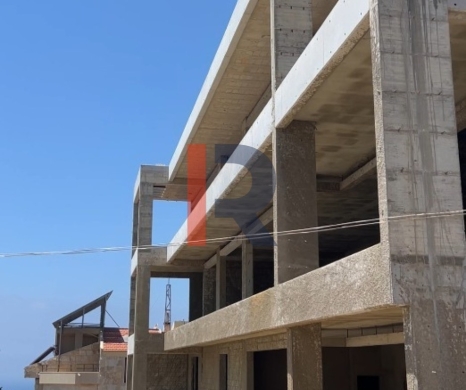 R9-3781 Villa for Sale in Deddeh – Koura, 1,600 m² Building, 1,000 m² Land — 5
