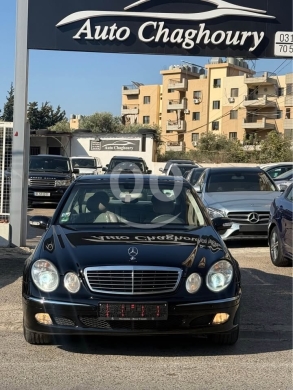 Mercedes-Benz dans Zgharta - Mercedes E240 model 2003