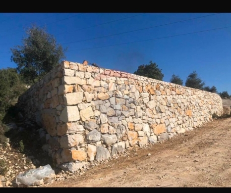 R9-3786 Land for Sale in Rass Osta – Jbeil, 1,400 m², Zoning 30/90, Construction Permit أ… — 2