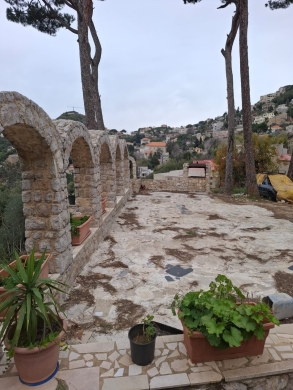 Commercials for sale dans Ghosta - Crown Jewel House for Sale in Ghosta - Keserwan