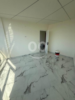 Other real estate in Beirut City - مكتب لإيجار خط عام كورنيش المزرعة بيروت