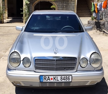 مرسيدس بنز في تل حميرة - Mercedes E320 Model 1996