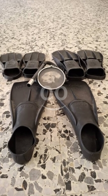 أدوات سباحة