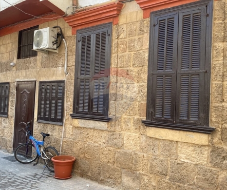 R9-3815 Apartment for Sale in Mina – Tripoli, 120 m², Ground Floor, Stone Houseشقة للبيع في الميناء – طرابلس، 120 م²، طابق أرضي، بيت حجري