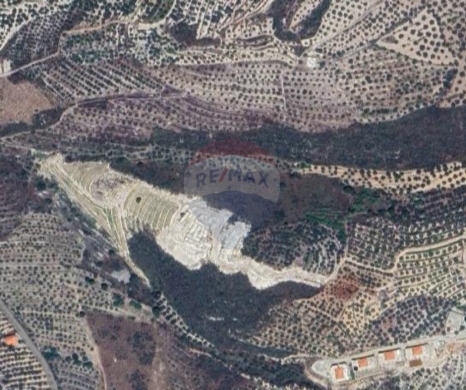R9-3821 Land for Sale in Bziza – Koura, 20,000 m², Agricultural & Residentialأرض للبيع في بزيزا – الكورة، 20,000 م²، زراعية وسكنية