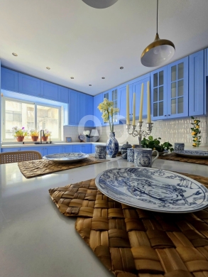 شقة فاخرة مفروشة بالكامل للاستثمار في الأشرفية | Fully Decorated Luxury Apartment for Sale