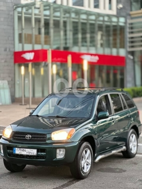 TOYOTA RAV4 2002 — 2