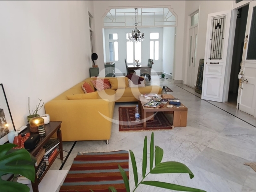 شقة تراثية في الجميّزه للبيع - Vintage Apartment for Sale in Gemayzeh