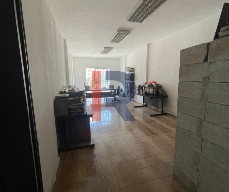 R9-3853 Office for Sale in Boulevard Tripoli – 40 m², Prime Spot, Open Space — 3