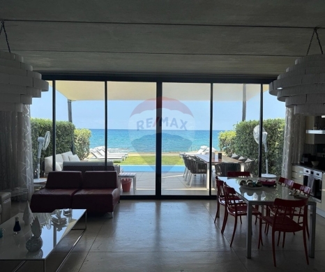 R9-3863 Villa for Sale in Anfeh – Beachfront, 147 m², Sea View, Pool & Gardenفيلا للبيع في أنفه – واجهة بحرية، 147 م²، إطلالة بحرية، مسبح وحديقة