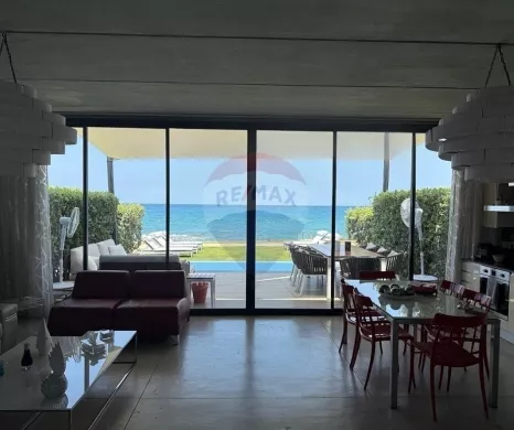R9-3863 Villa for Sale in Anfeh – Beachfront, 147 m², Sea View, Pool & Gardenفيلا للبيع في أنفه – واجهة بحرية، 147 م²، إطلالة بحرية، مسبح وحديقة