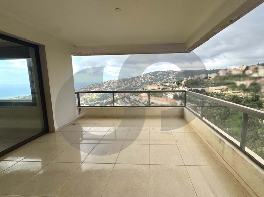 Premium living in a very high-end, perfectly maintained building with panoramic views. REF#BT132742