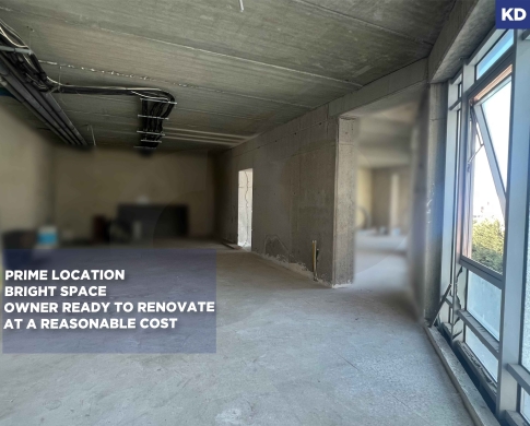 Spacious 140sqm Office/Dbaye/ضبية/ Parking available/ REF#KD134387 !
