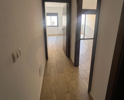 Brand new, modern finishing, prime location, close to main road/amenities. — 4
