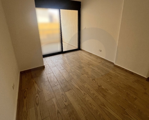 Brand new, modern finishing, prime location, close to main road/amenities. — 5
