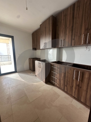 Brand new, modern finishing, prime location, close to main road/amenities. — 2