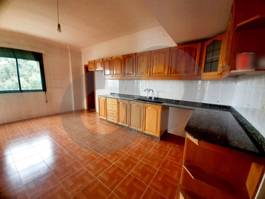 335 sqm Apartment for Sale or Rent in Adma | Spacious with Sea View, Balcony & Garden… — 4