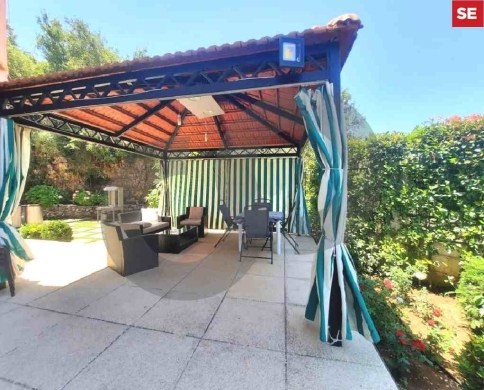 This villa in Feitroun