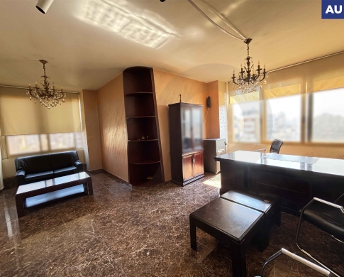 RENT/OFFICE/ Main street Mar Elias Street,BEIRUT/مار الياس/ REF#AU139749 !