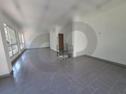 Amazing location for your business, directly on the highway/#KT139349 — 2