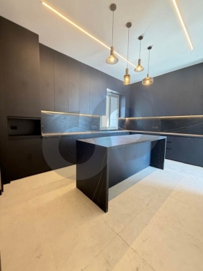 LUXURY/HIGH FLOOR/ PRIME LOCATION/ACHRAFIEH-BEIRUT/أشرفية/ REF#RE139203 — 5