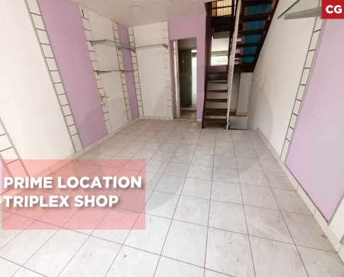 Prime Location/Triplex shop/AIN EL REMMANEH,BAABDA/عين الرمانة/ REF#CG139119 !