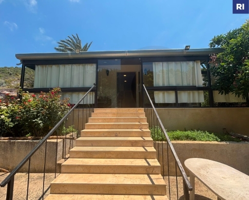 FULLY FURNISHED, PRIME LOCATION, BATROUN, REF#RI139006