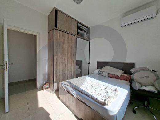 Fully renovated apartment in a well-maintained building within a secure gated community… — 2