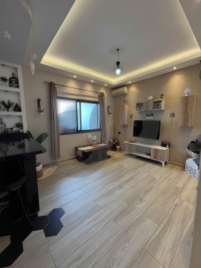 Modern, High End Finishing, Tariq el Jdideh/طريق الجديده REF#IZ135146 — 2