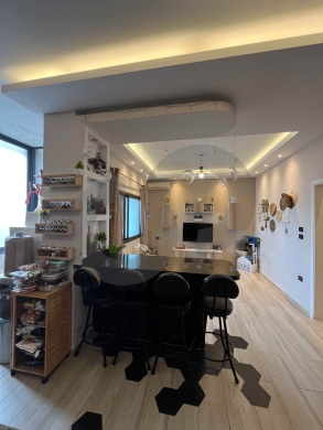 Modern, High End Finishing, Tariq el Jdideh/طريق الجديده REF#IZ135146 — 3