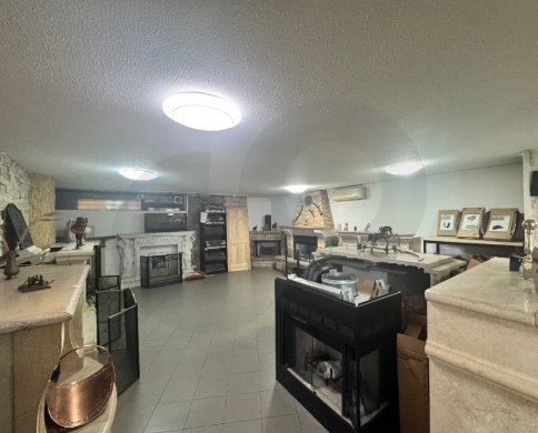 SHOWROOM/main road/Hazmiyeh - الحازمية/REF#JS133226 — 2