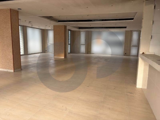 Spacious Prime Showroom for rent , mkalles/المكلّس REF#PH131590 — 2