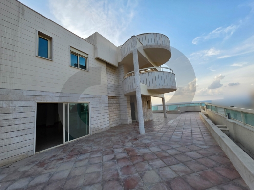 1,000 sqm | Penthouse Spacious Terraces in dawhet el hoss REF#HD121792