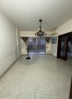 260 sqm apartment in prime location sanayeh REF#YJ130709 — 3