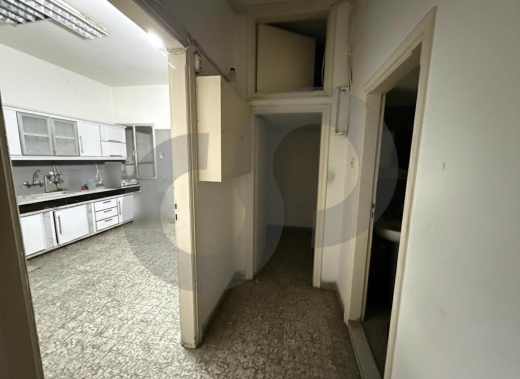 260 sqm apartment in prime location sanayeh REF#YJ130709 — 4