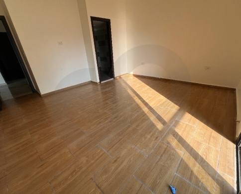 This spacious 200 sqm apartment is located in a prime area — 6