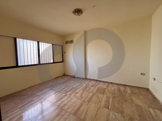 Prime Location- needs renovation - kaskas , BeirutREF#MD127512 — 5