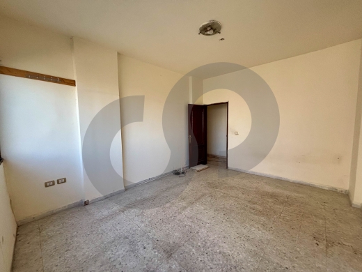 Prime Location- needs renovation - kaskas , BeirutREF#MD127512 — 6