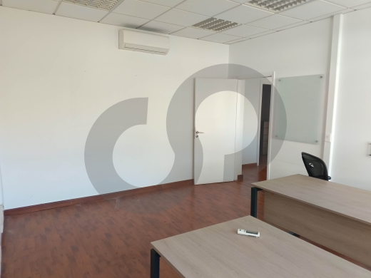 Spacious Layout,Apartment or Office,achrafieh REF#MM127883 — 3
