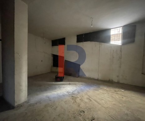 R9-3890 Warehouse for Sale in Qobbeh – Tripoli, 480 m², 5 m Height — 2