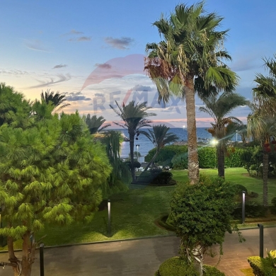 R9-3886 Chalet for Sale in Miramar Resort – Qalamoun, Ground Floor, Decorated شاليه للبيع في منتجع ميرامار – القلمون، طابق أرضي، مزين بالكامل