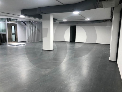 stunning 380sqm showroom/store for sale!!/الأشرفية — 3