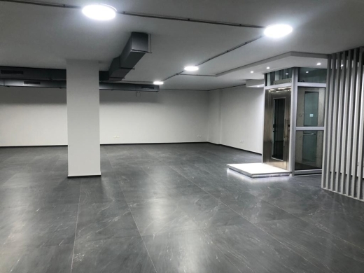 stunning 380sqm showroom/store for sale!!/الأشرفية — 5